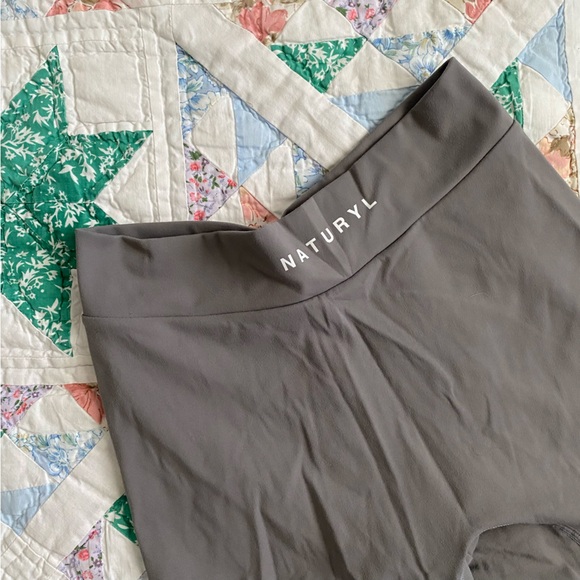 Naturyl Gray Spandex High Waisted Tummy Control Gym Biker Shorts Medium Fitted - Picture 2 of 5